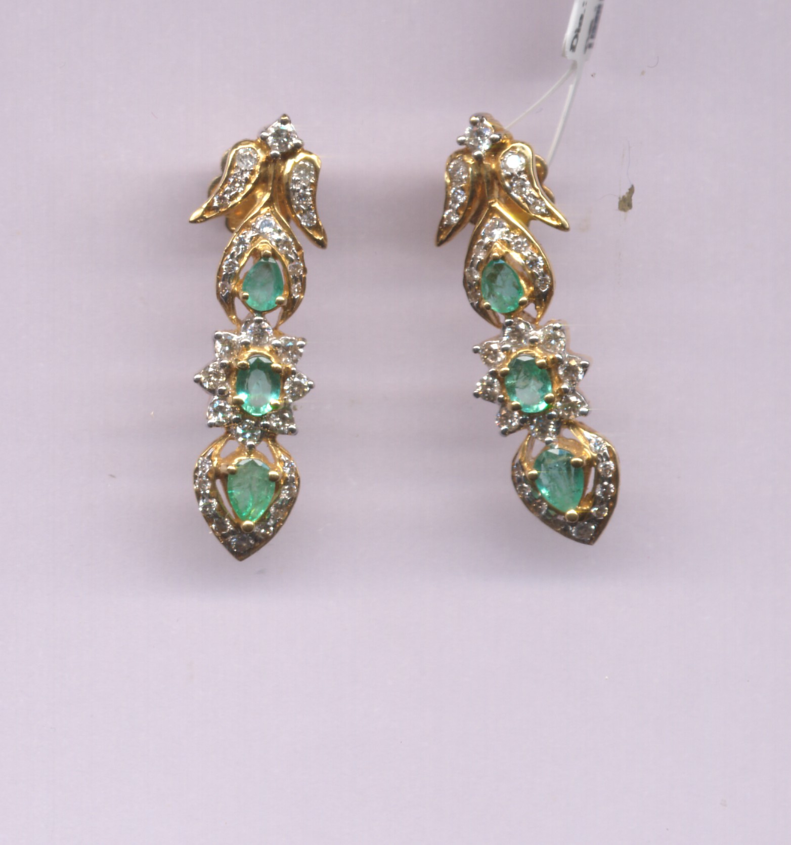 Beautiful 18 Kt Gold  Natural Diamond Earing